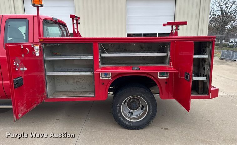 image for item EA2095 2015 Ford F350 Super Duty XL SuperCab utility bed pickup truck