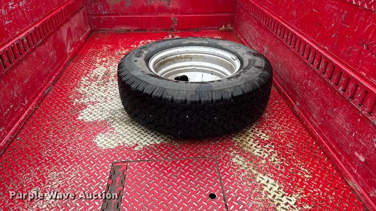 image for item EA2095 2015 Ford F350 Super Duty XL SuperCab utility bed pickup truck