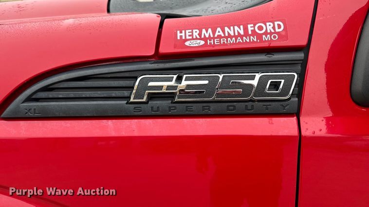 image for item EA2095 2015 Ford F350 Super Duty XL SuperCab utility bed pickup truck