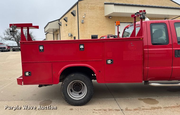 image for item EA2095 2015 Ford F350 Super Duty XL SuperCab utility bed pickup truck