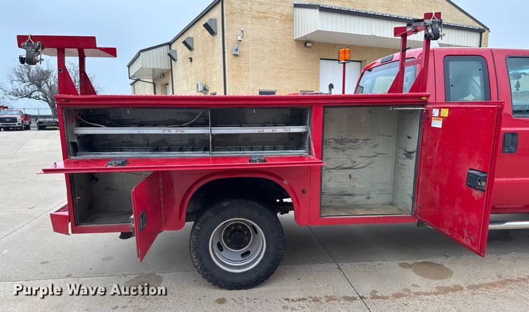 image for item EA2095 2015 Ford F350 Super Duty XL SuperCab utility bed pickup truck