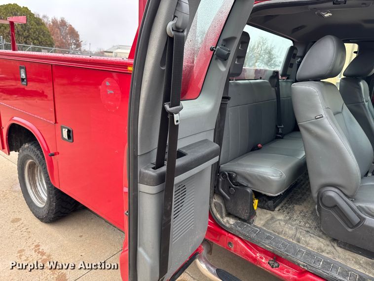 image for item EA2095 2015 Ford F350 Super Duty XL SuperCab utility bed pickup truck