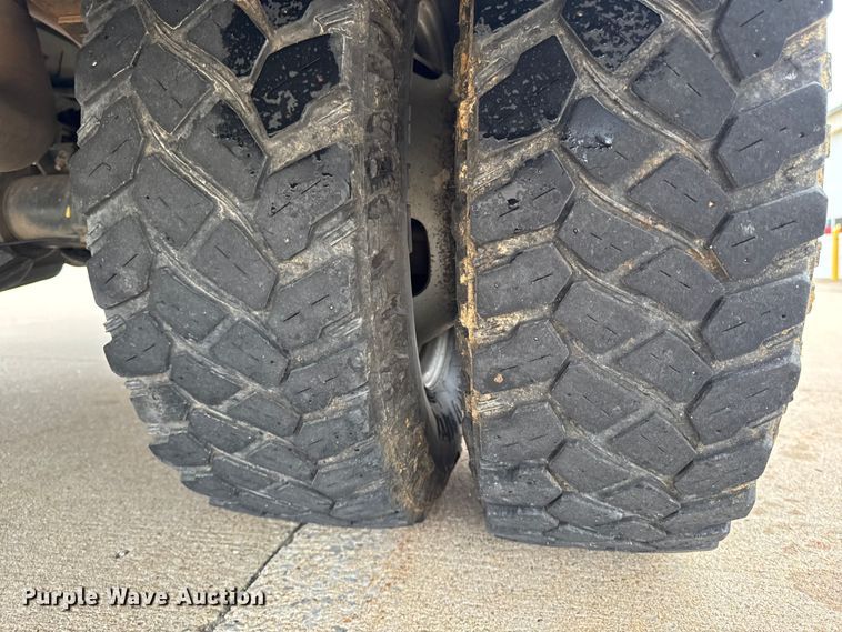 image for item EA2095 2015 Ford F350 Super Duty XL SuperCab utility bed pickup truck