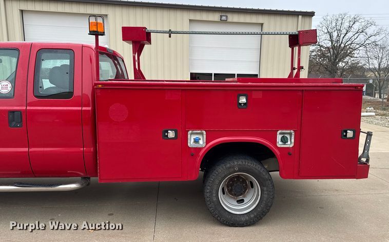 image for item EA2096 2015 Ford F350 Super Duty SuperCab utility bed pickup truck