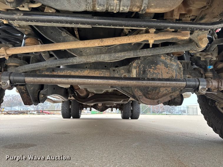 image for item EA2096 2015 Ford F350 Super Duty SuperCab utility bed pickup truck