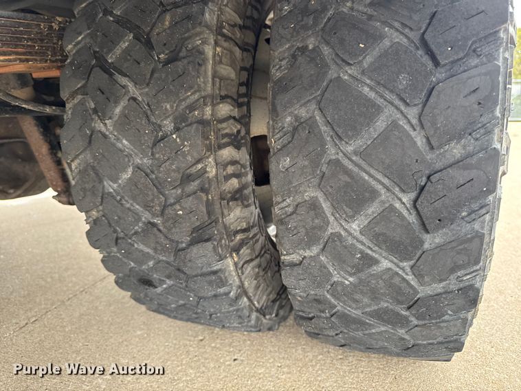 image for item EA2096 2015 Ford F350 Super Duty SuperCab utility bed pickup truck