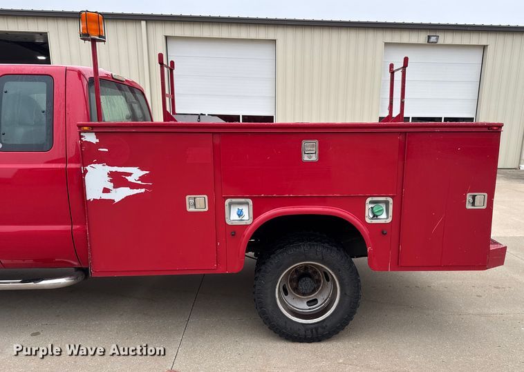 image for item EA2097 2013 Ford F350 Super Duty XL SuperCab utility bed pickup truck