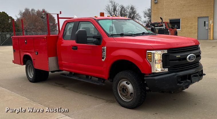 image for item EA2098 2018 Ford F350 Super Duty XL SuperCab utility bed pickup truck