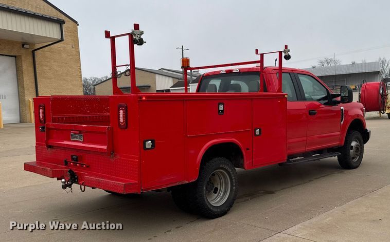 image for item EA2098 2018 Ford F350 Super Duty XL SuperCab utility bed pickup truck