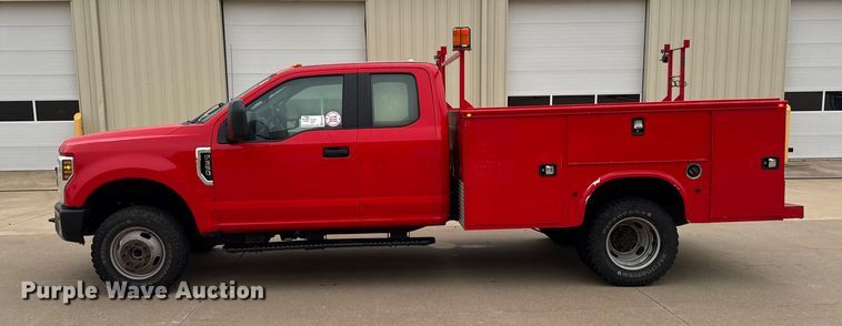 image for item EA2098 2018 Ford F350 Super Duty XL SuperCab utility bed pickup truck