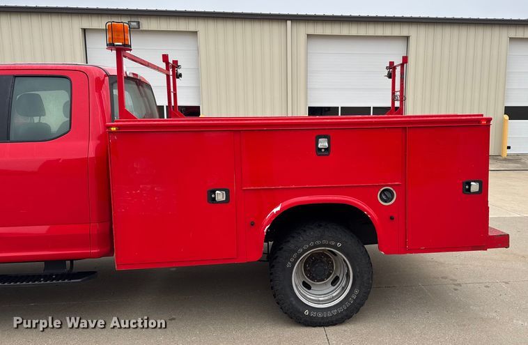 image for item EA2098 2018 Ford F350 Super Duty XL SuperCab utility bed pickup truck