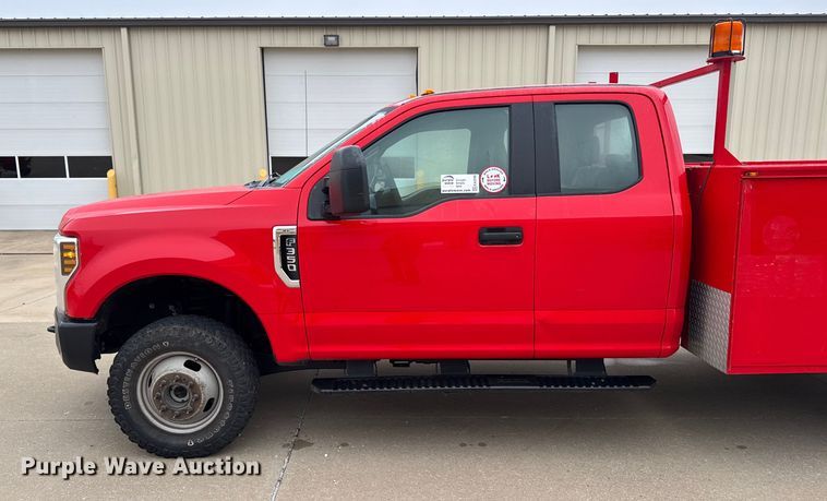 image for item EA2098 2018 Ford F350 Super Duty XL SuperCab utility bed pickup truck