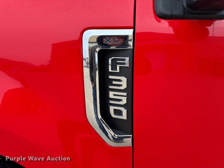 image for item EA2098 2018 Ford F350 Super Duty XL SuperCab utility bed pickup truck