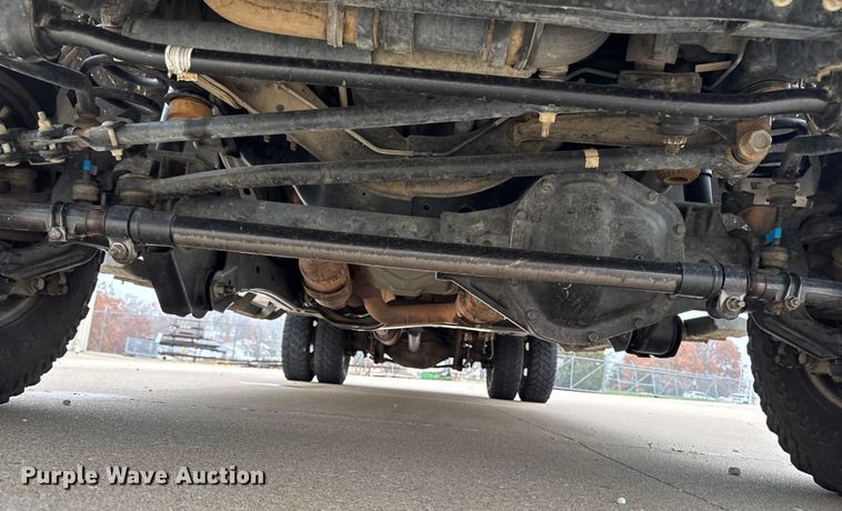 image for item EA2098 2018 Ford F350 Super Duty XL SuperCab utility bed pickup truck