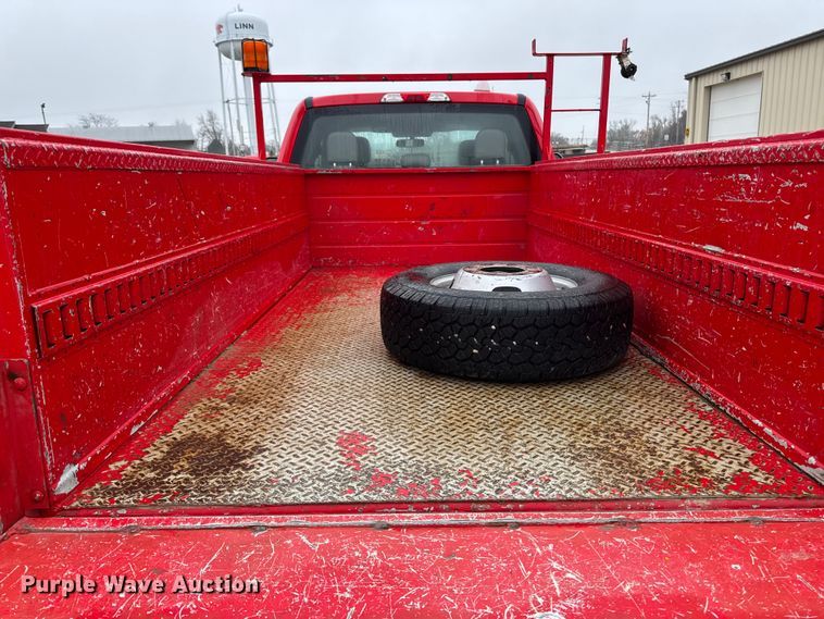 image for item EA2098 2018 Ford F350 Super Duty XL SuperCab utility bed pickup truck