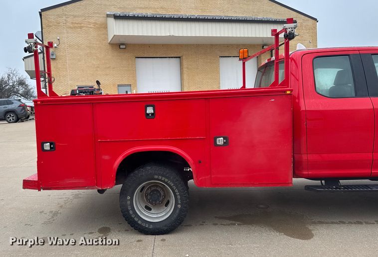 image for item EA2098 2018 Ford F350 Super Duty XL SuperCab utility bed pickup truck