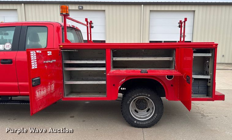 image for item EA2098 2018 Ford F350 Super Duty XL SuperCab utility bed pickup truck