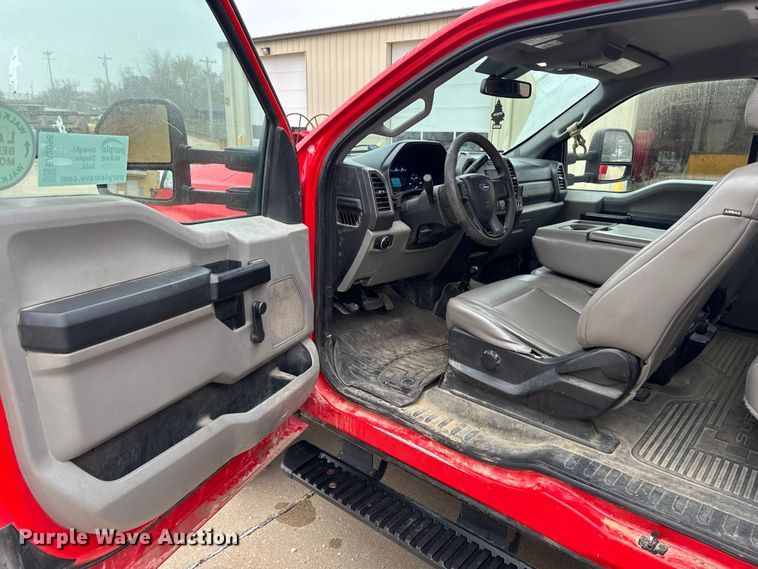 image for item EA2098 2018 Ford F350 Super Duty XL SuperCab utility bed pickup truck