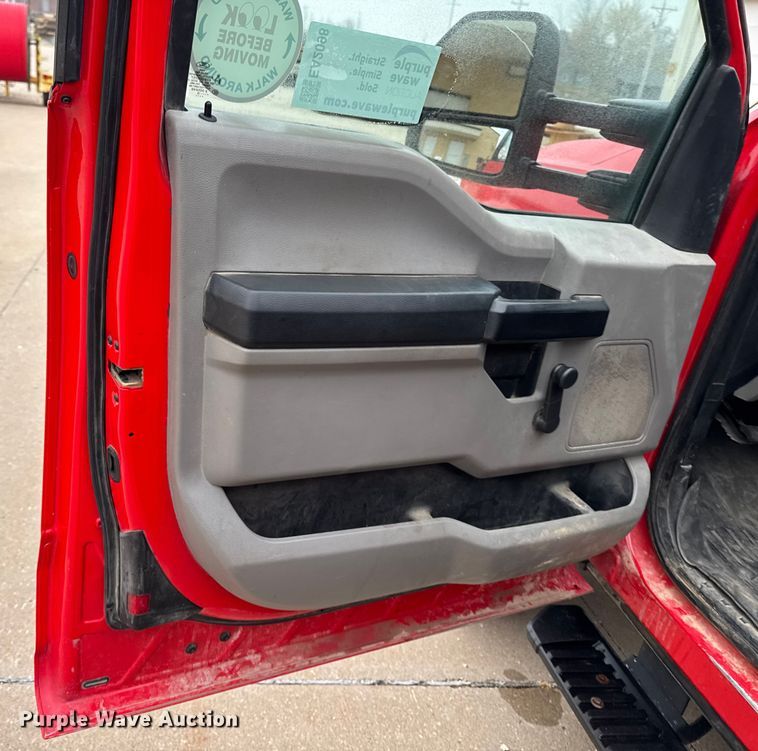 image for item EA2098 2018 Ford F350 Super Duty XL SuperCab utility bed pickup truck