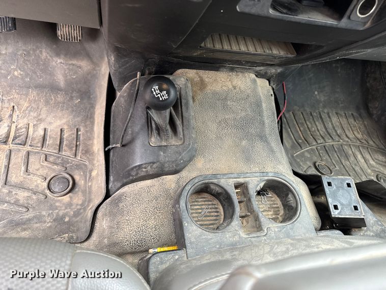 image for item EA2098 2018 Ford F350 Super Duty XL SuperCab utility bed pickup truck