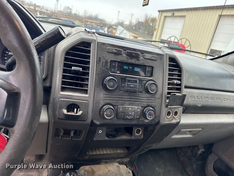 image for item EA2098 2018 Ford F350 Super Duty XL SuperCab utility bed pickup truck