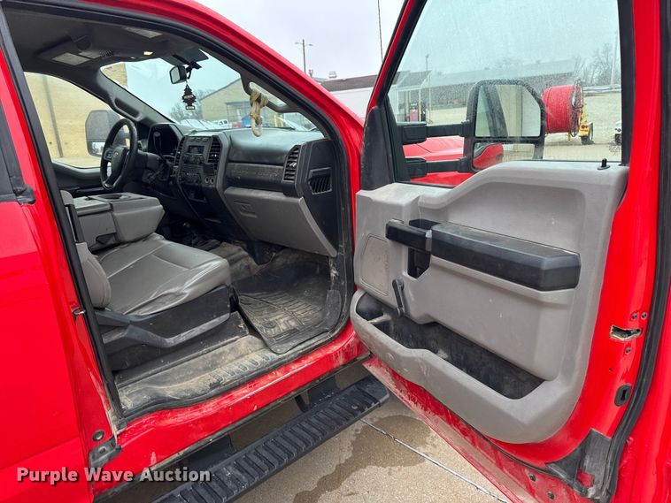 image for item EA2098 2018 Ford F350 Super Duty XL SuperCab utility bed pickup truck