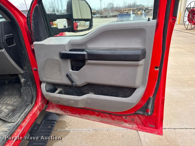 image for item EA2098 2018 Ford F350 Super Duty XL SuperCab utility bed pickup truck