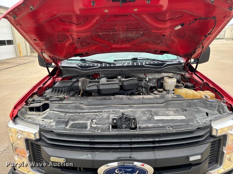 image for item EA2098 2018 Ford F350 Super Duty XL SuperCab utility bed pickup truck