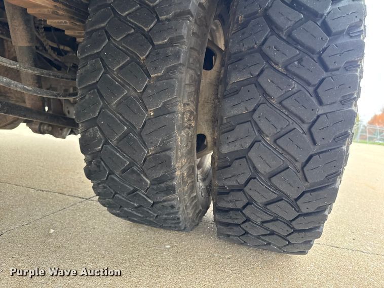 image for item EA2098 2018 Ford F350 Super Duty XL SuperCab utility bed pickup truck