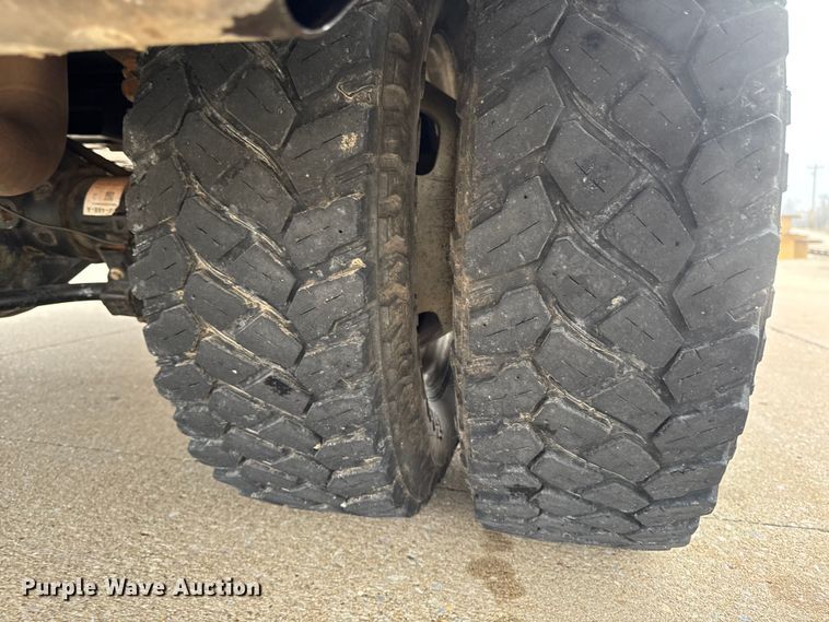 image for item EA2098 2018 Ford F350 Super Duty XL SuperCab utility bed pickup truck