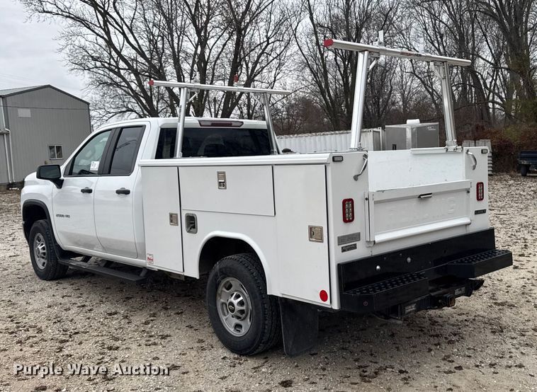 image for item EA2124 2021 Chevrolet Silverado 2500 HD Double Cab utility bed pickup truck