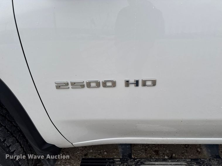 image for item EA2124 2021 Chevrolet Silverado 2500 HD Double Cab utility bed pickup truck