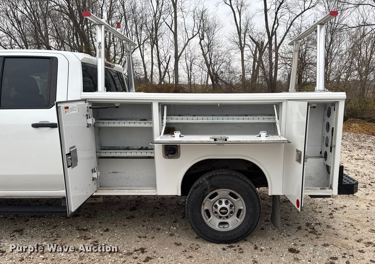 image for item EA2124 2021 Chevrolet Silverado 2500 HD Double Cab utility bed pickup truck