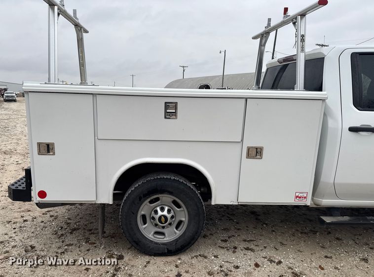 image for item EA2124 2021 Chevrolet Silverado 2500 HD Double Cab utility bed pickup truck