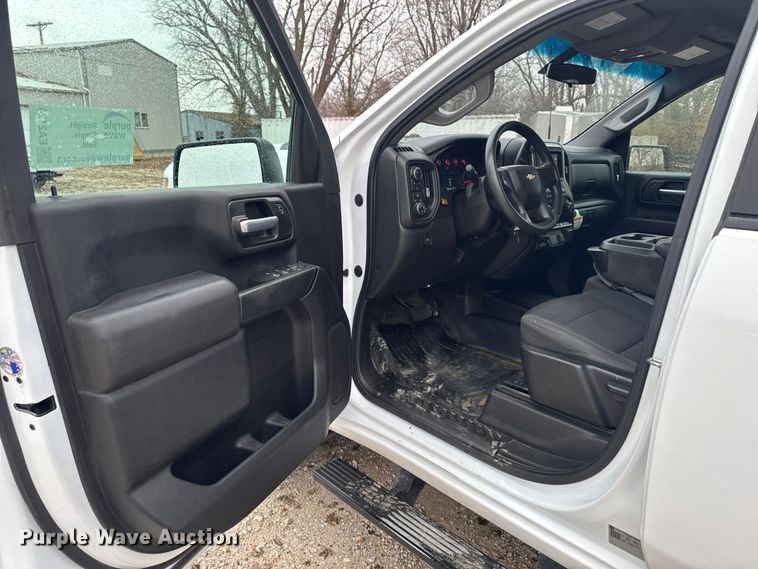 image for item EA2124 2021 Chevrolet Silverado 2500 HD Double Cab utility bed pickup truck