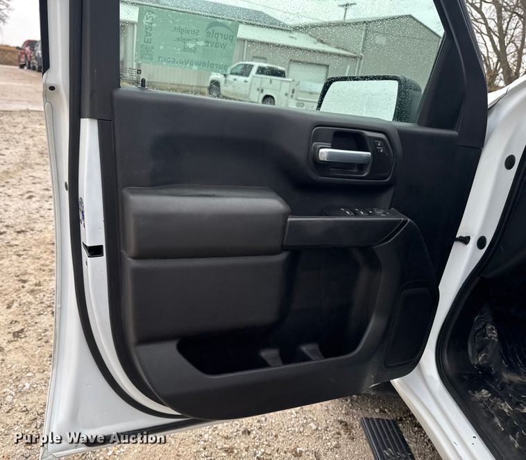 image for item EA2124 2021 Chevrolet Silverado 2500 HD Double Cab utility bed pickup truck