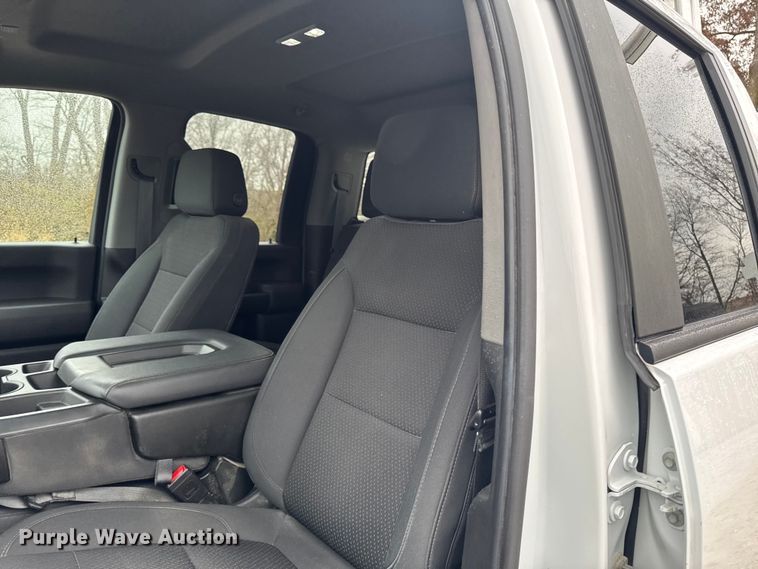 image for item EA2124 2021 Chevrolet Silverado 2500 HD Double Cab utility bed pickup truck