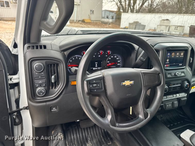 image for item EA2124 2021 Chevrolet Silverado 2500 HD Double Cab utility bed pickup truck