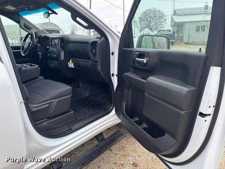 image for item EA2124 2021 Chevrolet Silverado 2500 HD Double Cab utility bed pickup truck