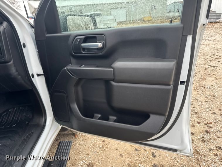 image for item EA2124 2021 Chevrolet Silverado 2500 HD Double Cab utility bed pickup truck