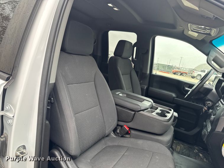 image for item EA2124 2021 Chevrolet Silverado 2500 HD Double Cab utility bed pickup truck