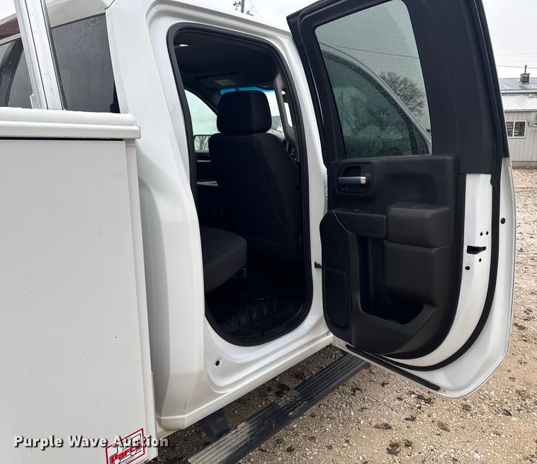 image for item EA2124 2021 Chevrolet Silverado 2500 HD Double Cab utility bed pickup truck