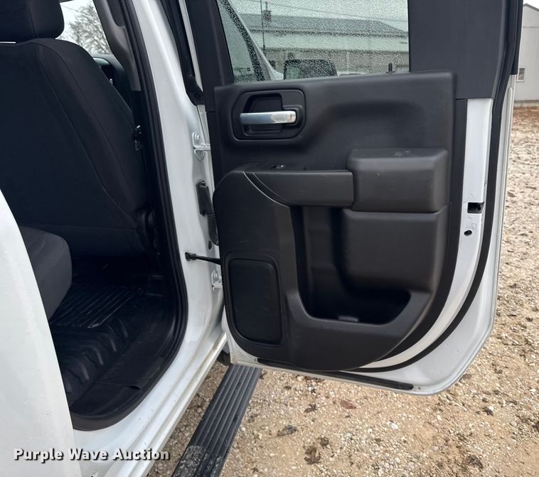 image for item EA2124 2021 Chevrolet Silverado 2500 HD Double Cab utility bed pickup truck