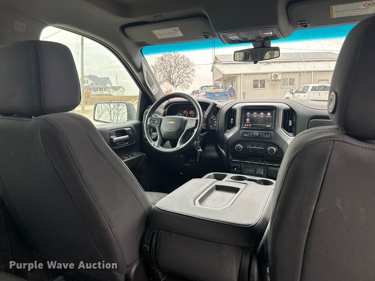 image for item EA2124 2021 Chevrolet Silverado 2500 HD Double Cab utility bed pickup truck