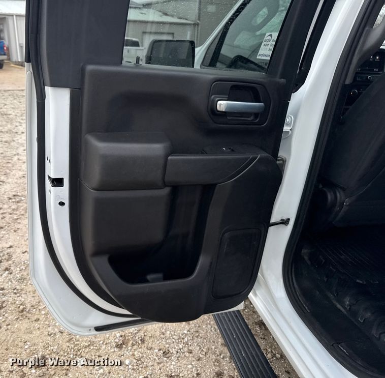 image for item EA2124 2021 Chevrolet Silverado 2500 HD Double Cab utility bed pickup truck