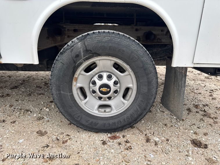 image for item EA2124 2021 Chevrolet Silverado 2500 HD Double Cab utility bed pickup truck