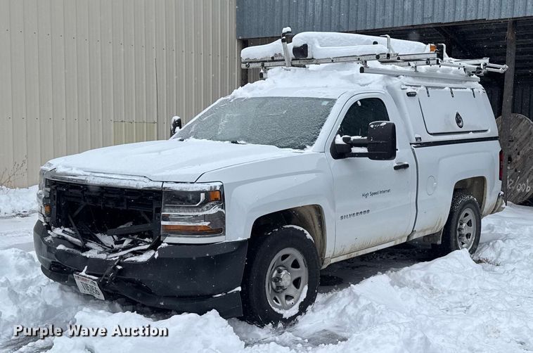 image for item EA2127 2017 Chevrolet Silverado 1500 pickup truck