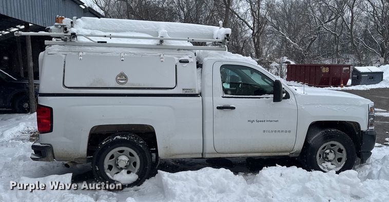 image for item EA2127 2017 Chevrolet Silverado 1500 pickup truck