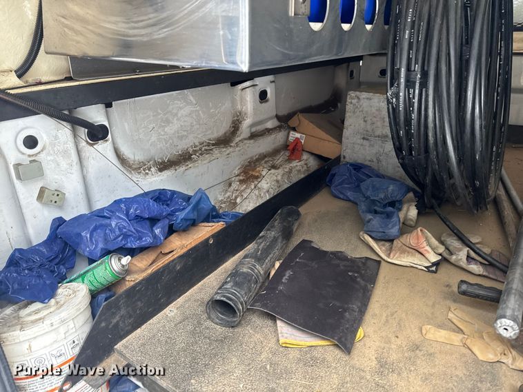 image for item EA2127 2017 Chevrolet Silverado 1500 pickup truck