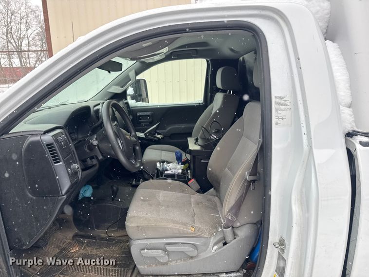 image for item EA2127 2017 Chevrolet Silverado 1500 pickup truck